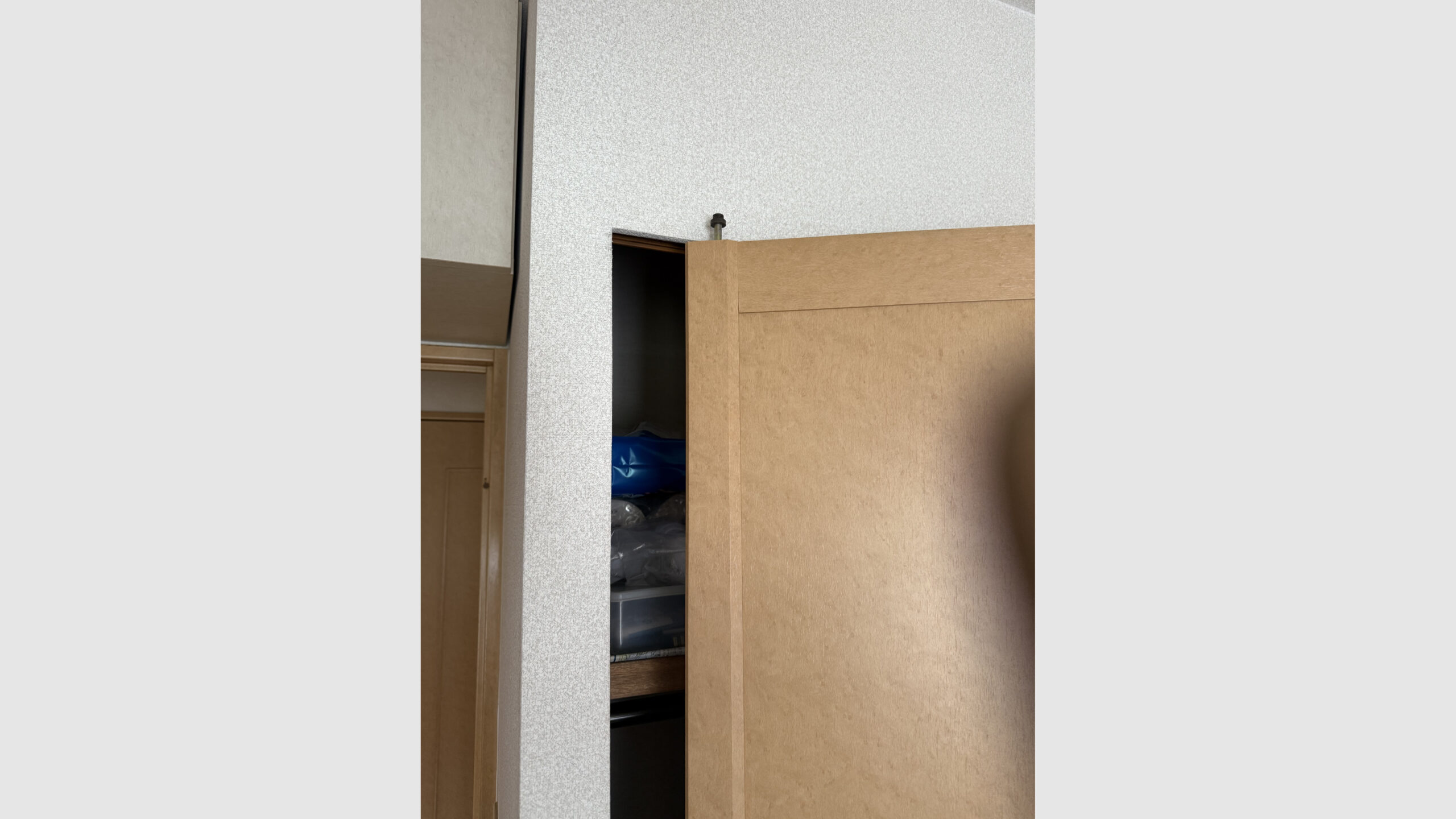 クローゼット扉の修理工事