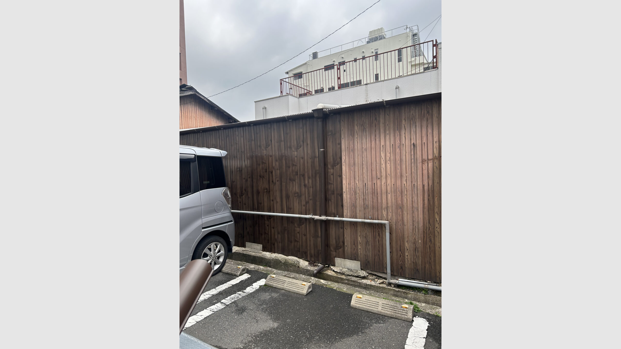 車両衝突による外壁補修工事
