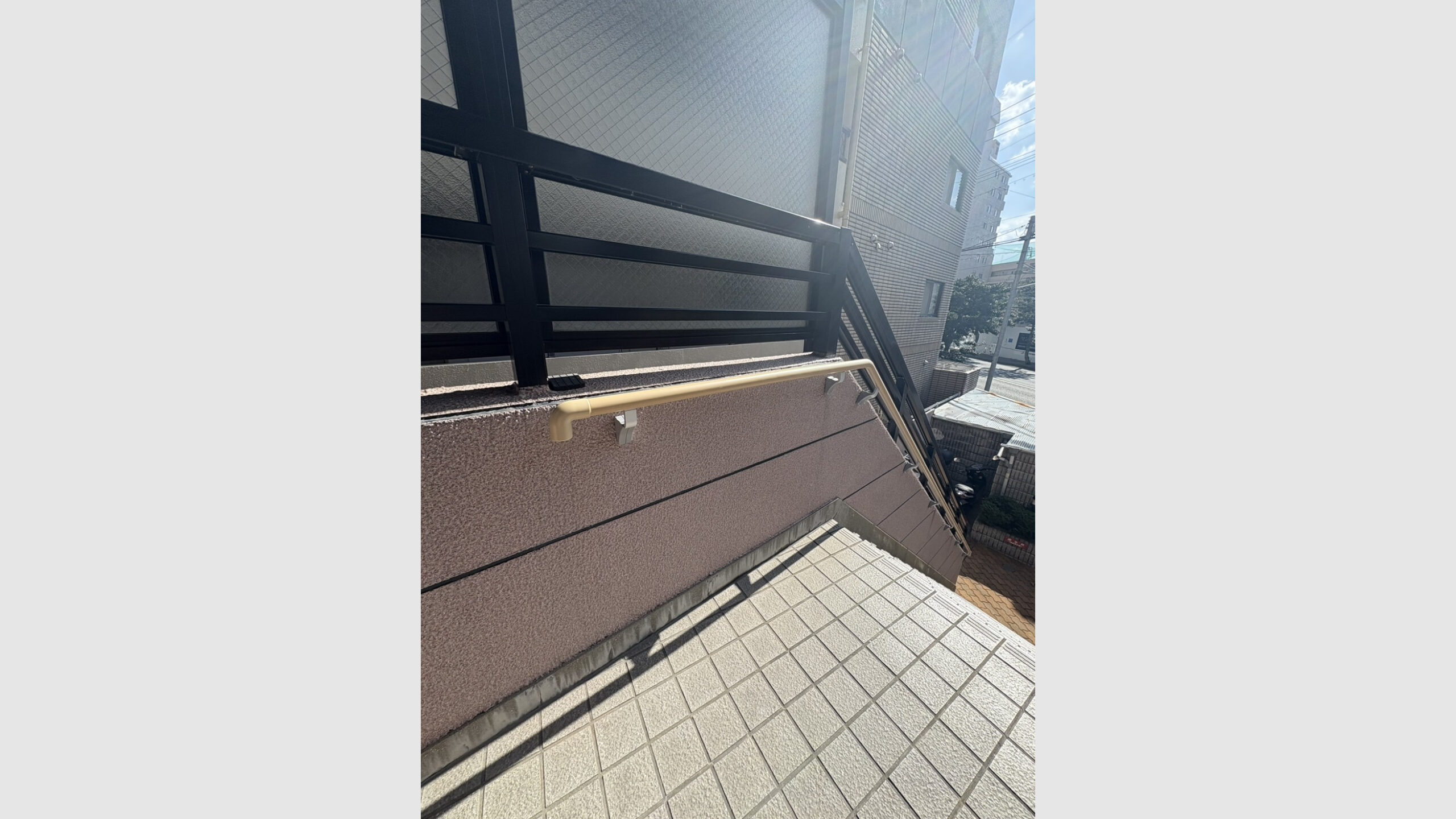 マンション屋外階段への手すり取り付け工事