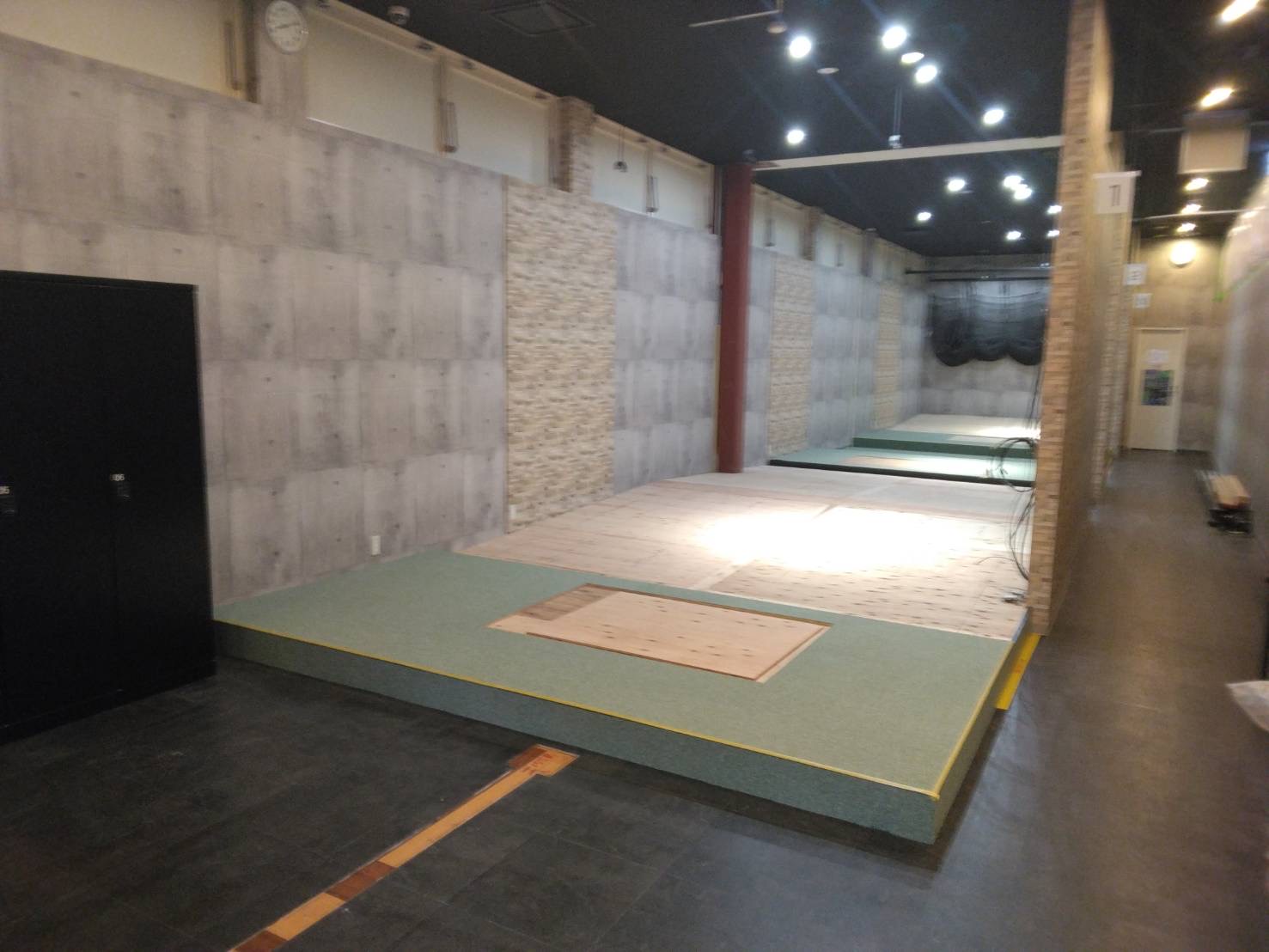 インドアゴルフスタジオの造作工事(3店舗分・床面/壁面)